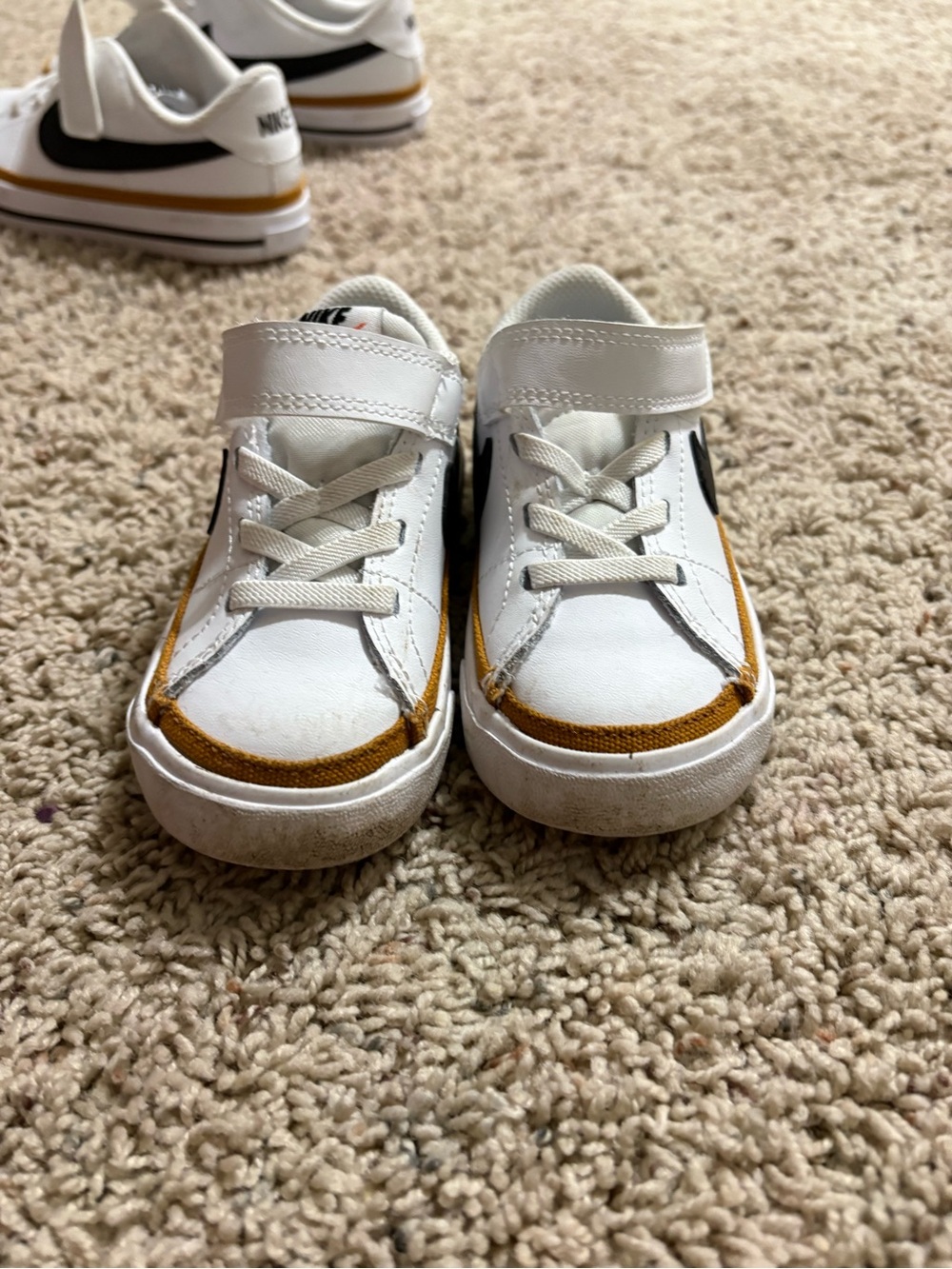 Nike Kids White and Gold-Brown Low-Top Sneakers toddler size 7 like new